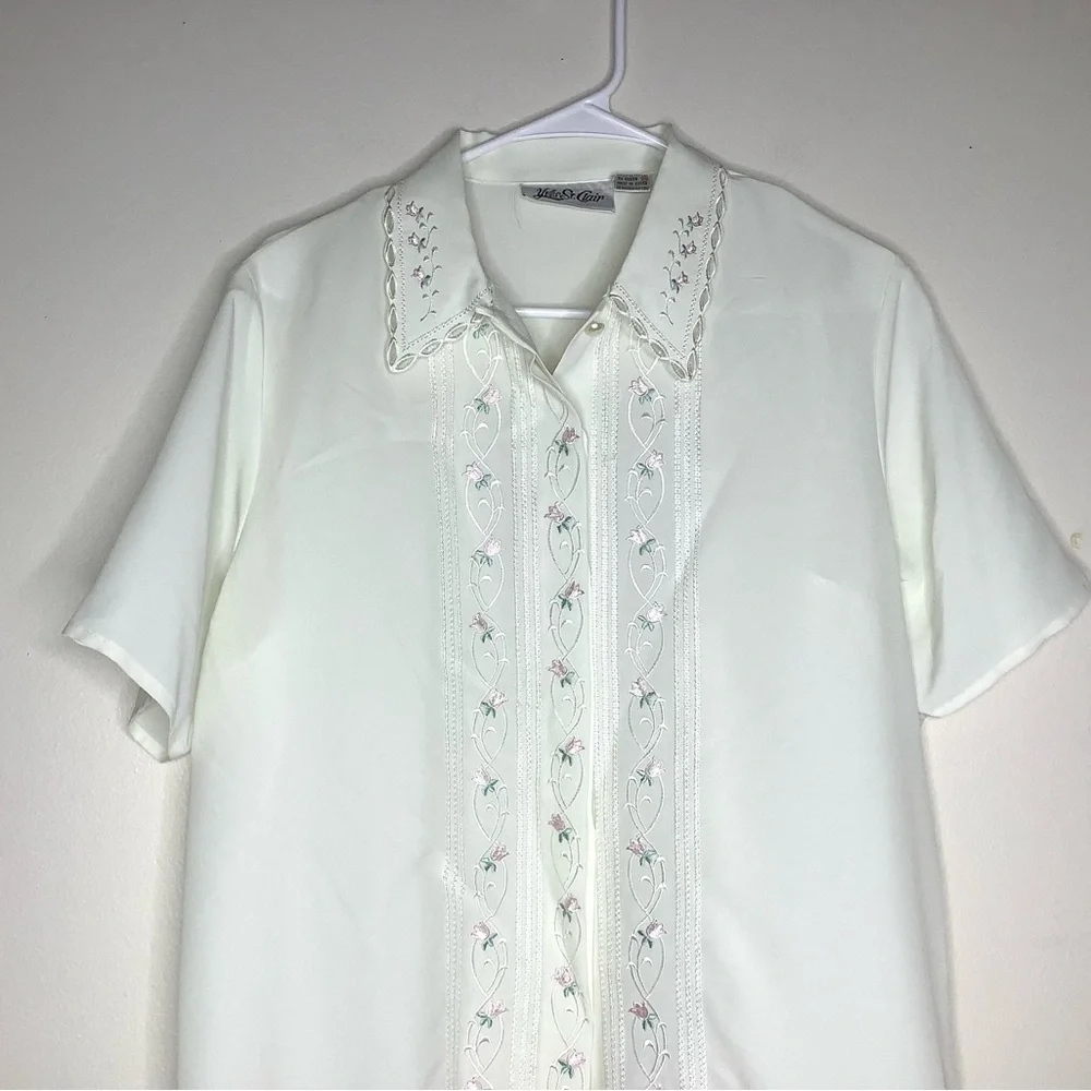 < Vtg Yves St. Clair Ivory Button Down With Floral Detail > - Picture 2 of 5